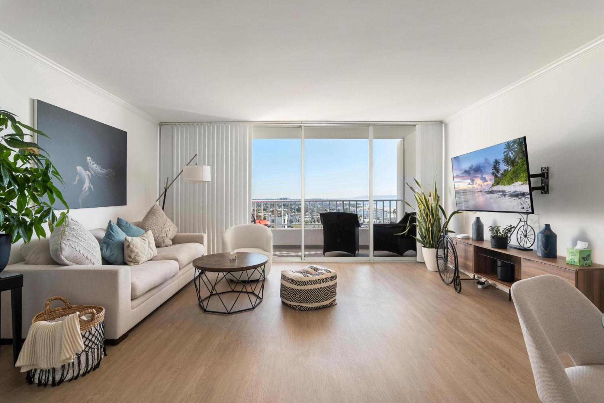 The Violet-santa Monica Highrise Front&view