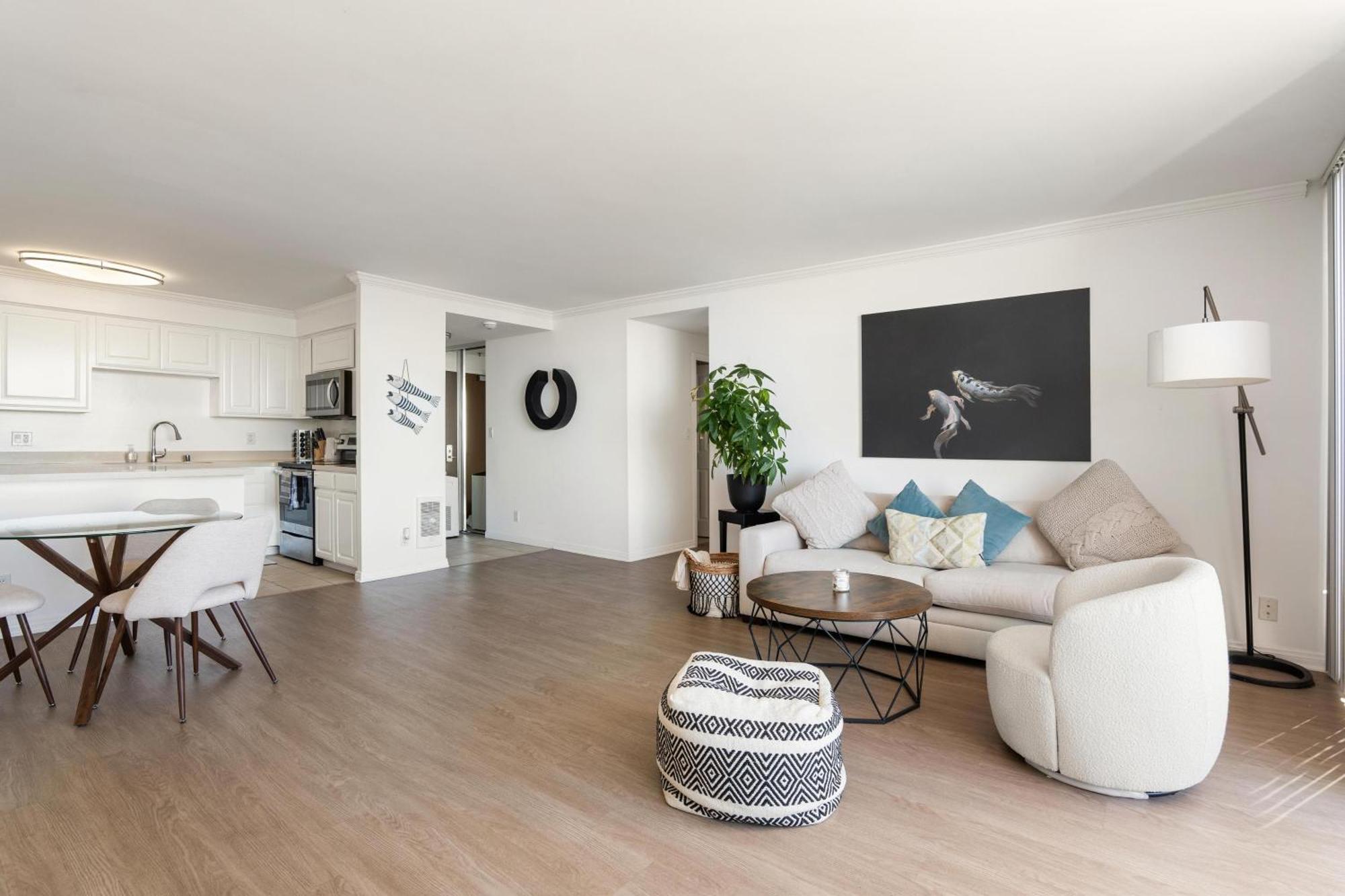 The Violet-santa Monica Highrise Front&view *
