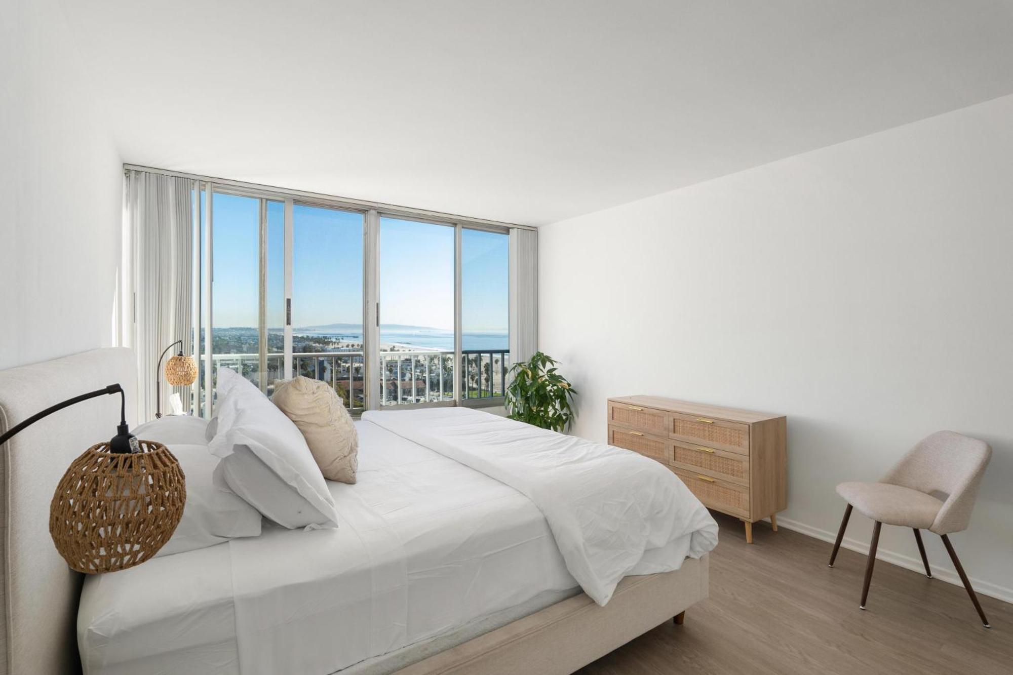 The Violet-santa Monica Highrise Front&view