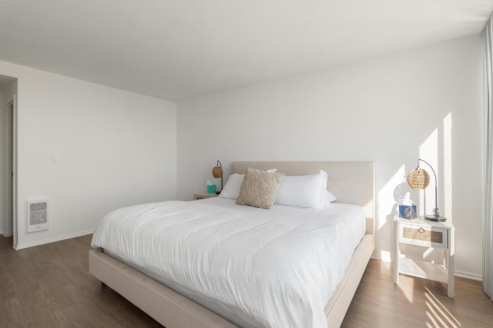 The Violet-santa Monica Highrise Front&view